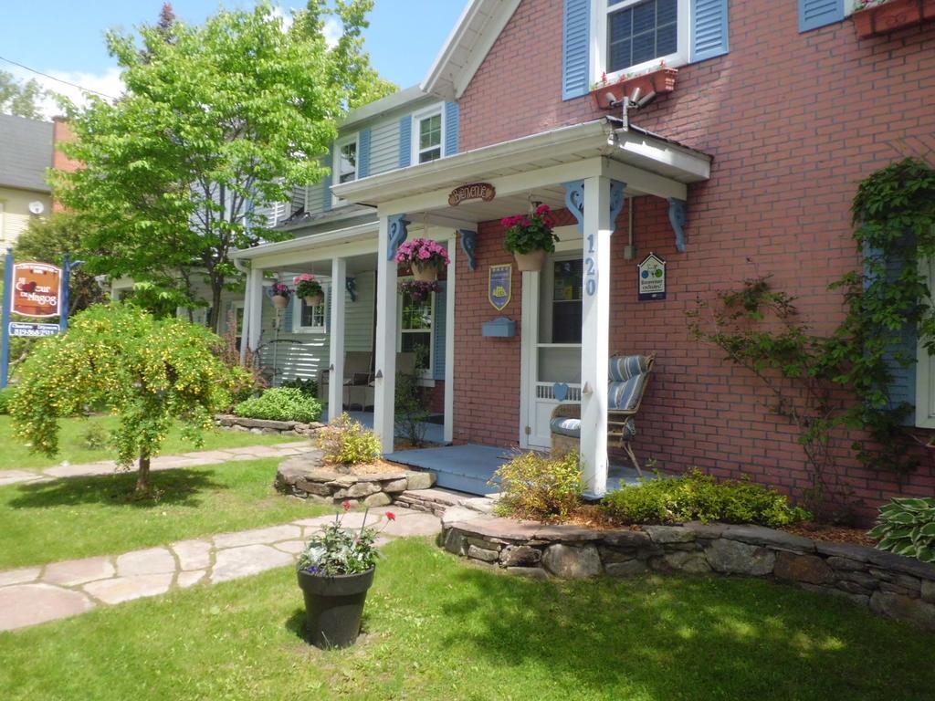 Bed and breakfast Au Coeur De Magog Extérieur photo